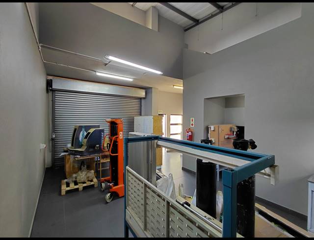 86M² WAREHOUSE TO LET IN CLAYVILLE